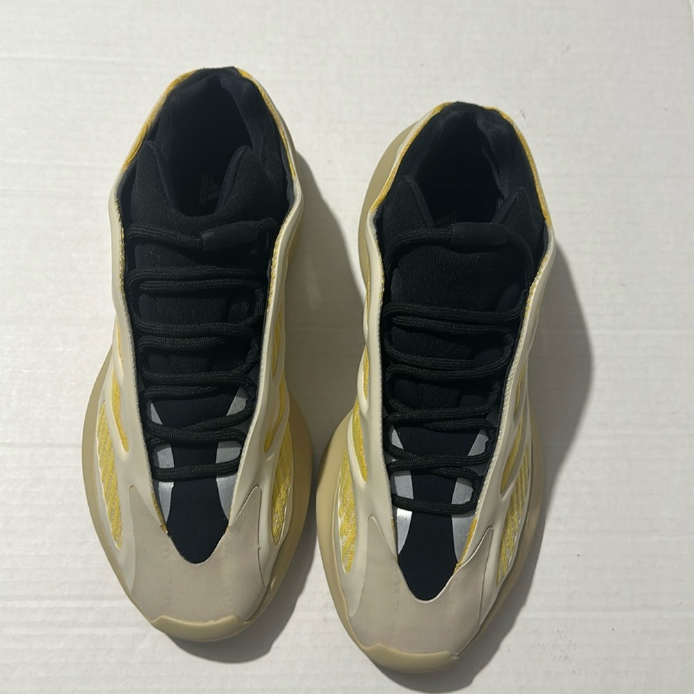 Adidas Yeezy700 V3 Safflower